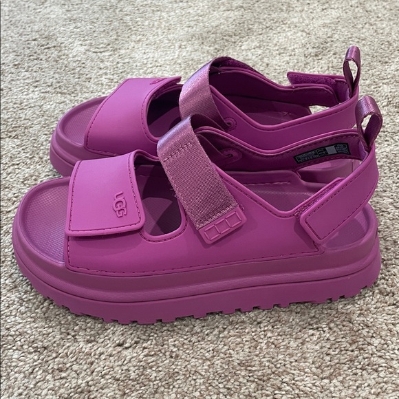 Ugg - Picture 3 of 6